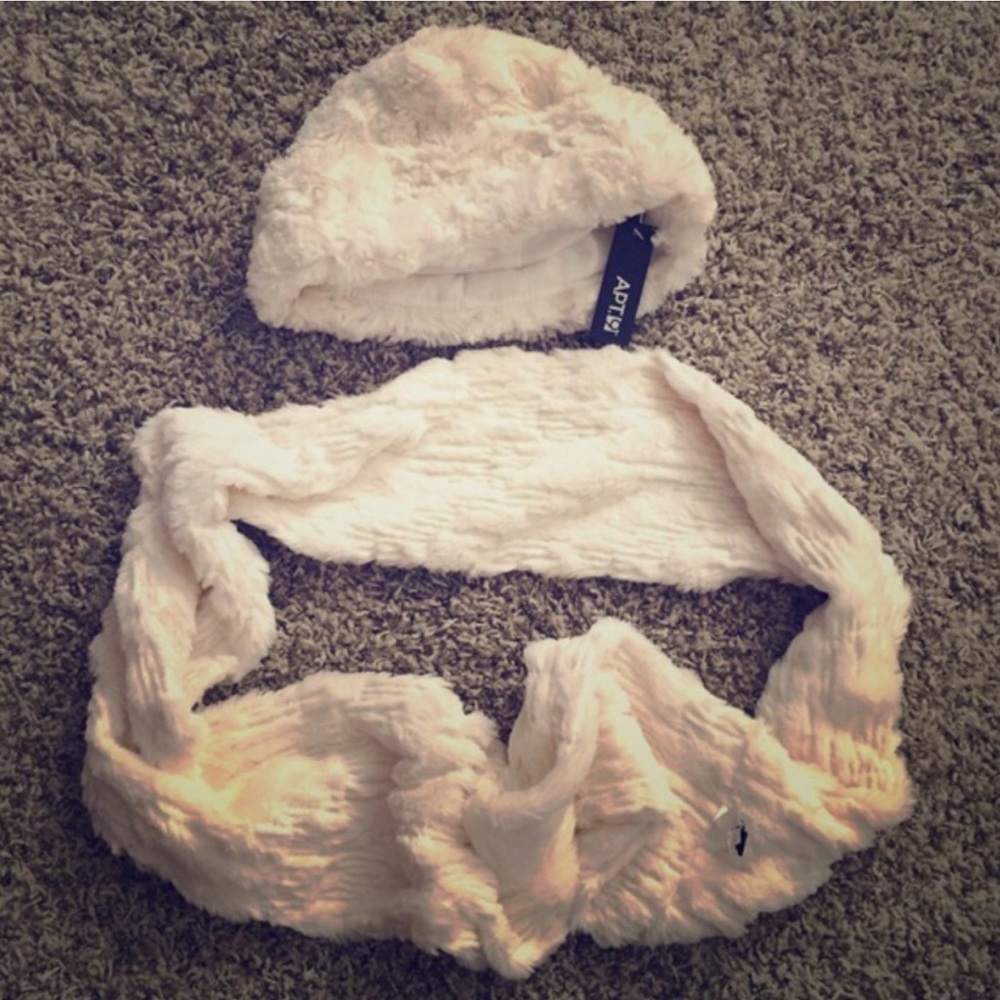Apt 9 marching winter hat & scarf NWT